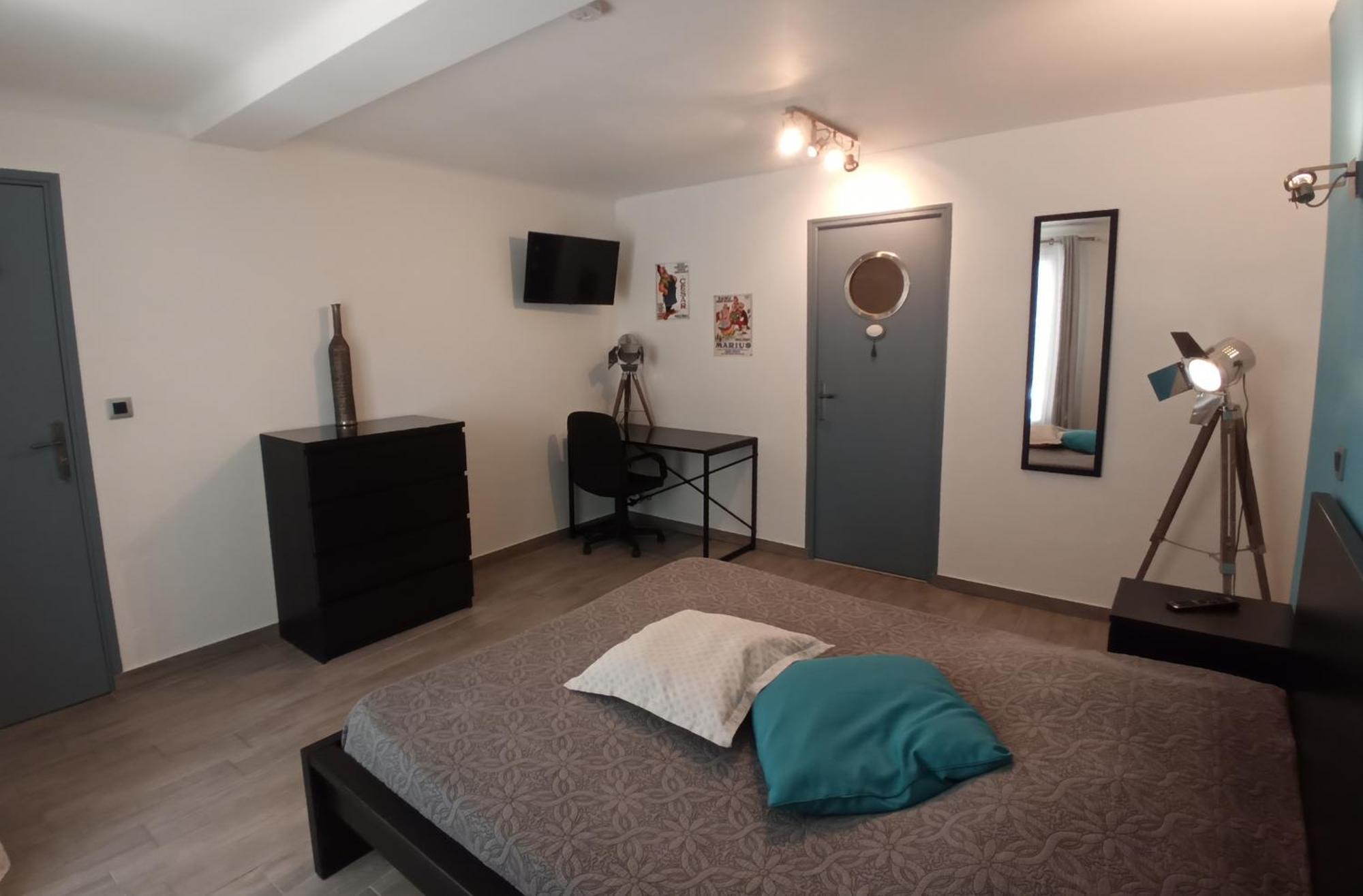 Sur Les Pas De Pagnol Bed & Breakfast Aubagne Oda fotoğraf